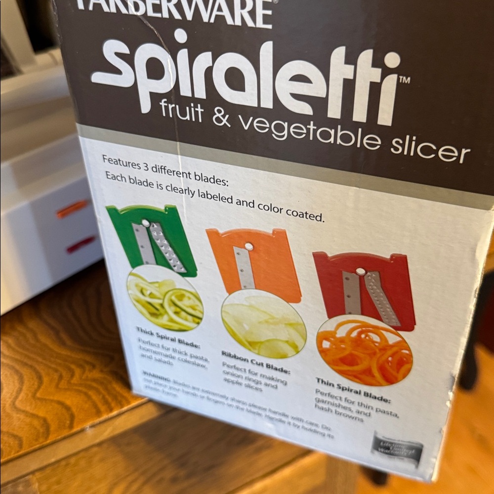 Farberware Spiraletti Fruit & Vegetable Slicer with box & directions, 3 blades - Picture 9 of 14